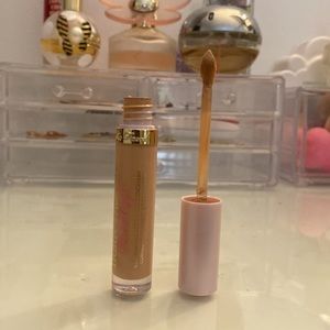 Too Faced Born This Way Etheral light Concealer in shade Butter Croissant